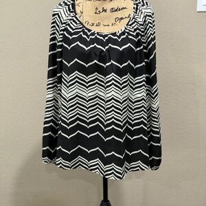 Versona Black and White Chevron Blouse